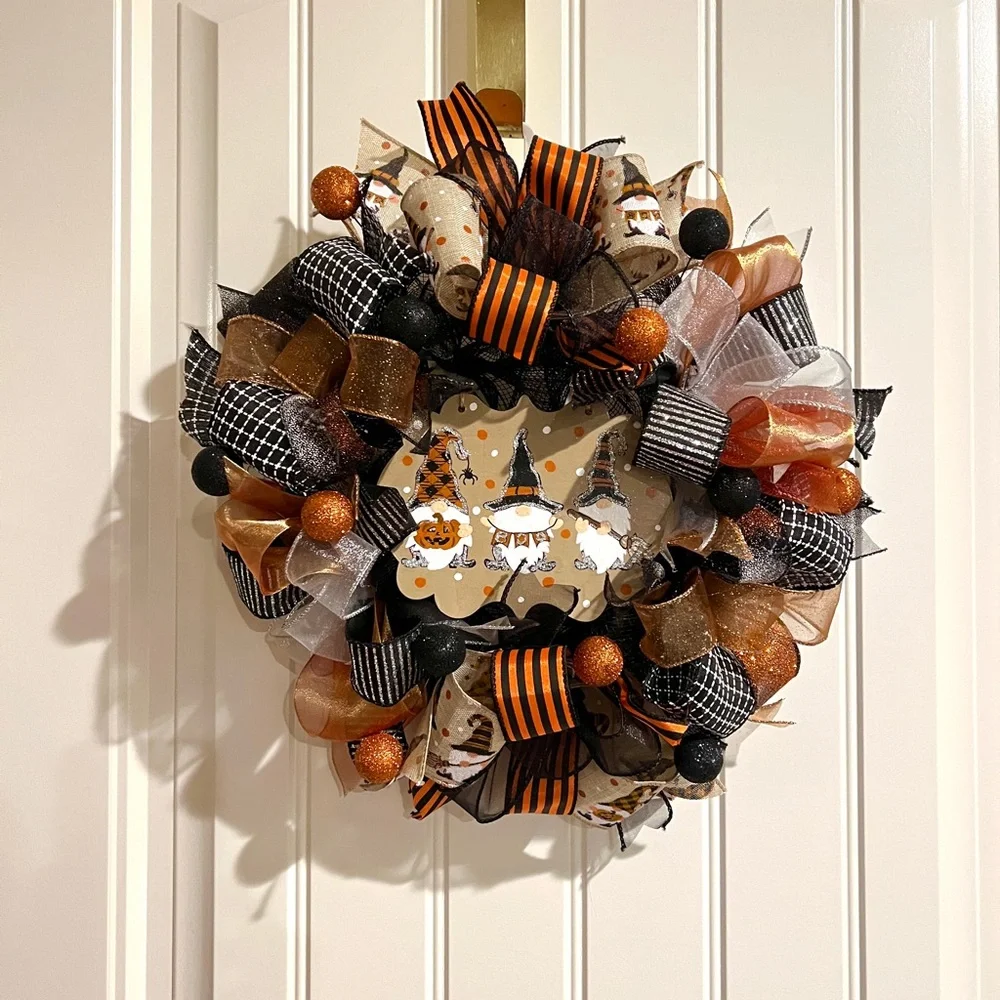 13 inch Halloween Ribbon Wreath Black & Linen Gnome MW11